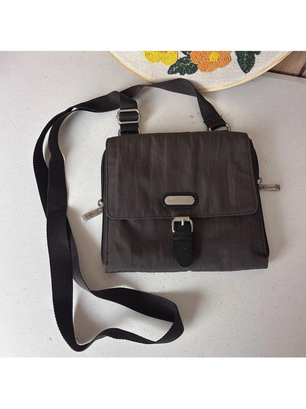 Baggallini Brown W/ Red Nylon Bon Voyage Crossbody Bag Purse Key Fob Attachment